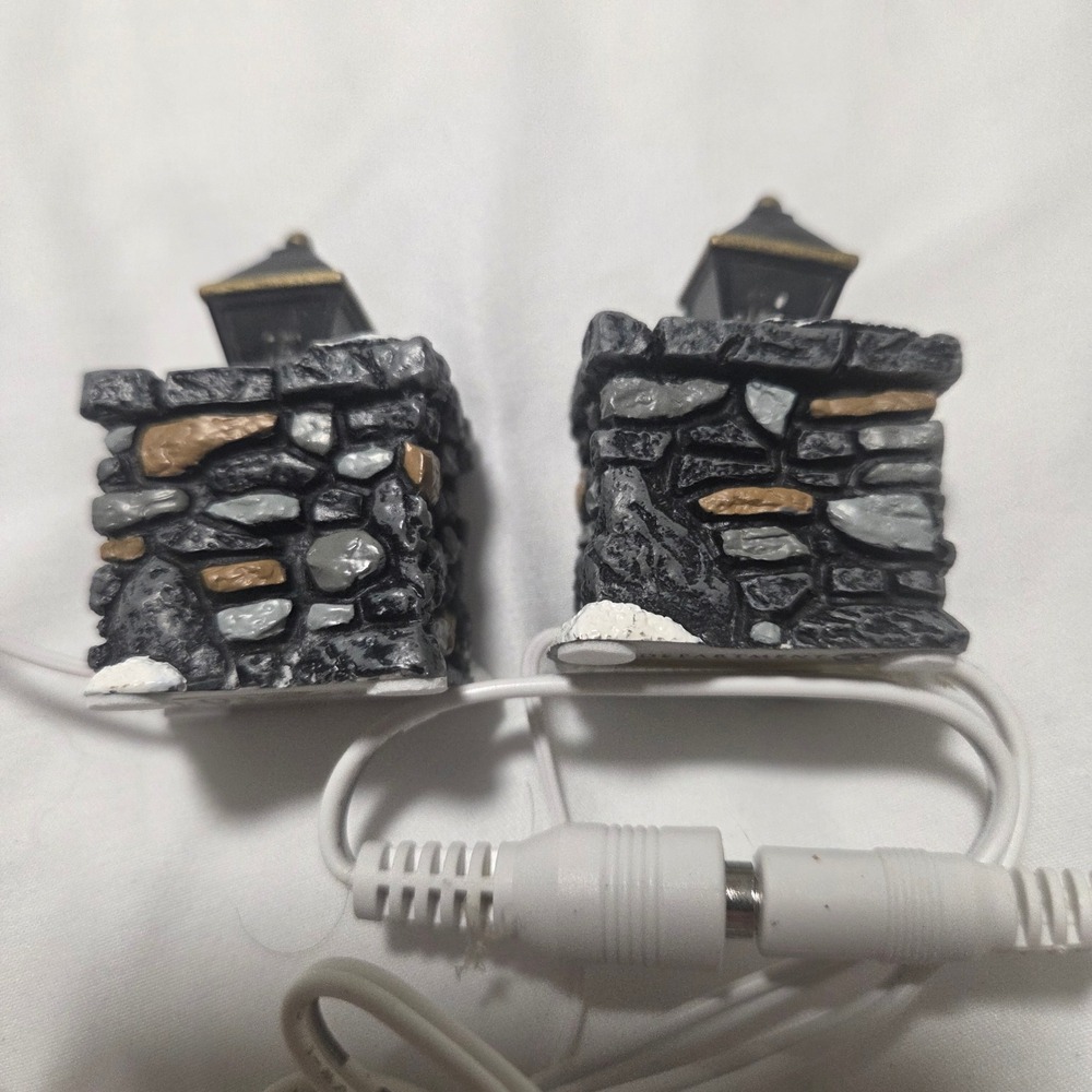 Department 56 Lit Stone Gate Posts Christmas Village Accessory 2018 Set of 2 - Picture 3 of 5